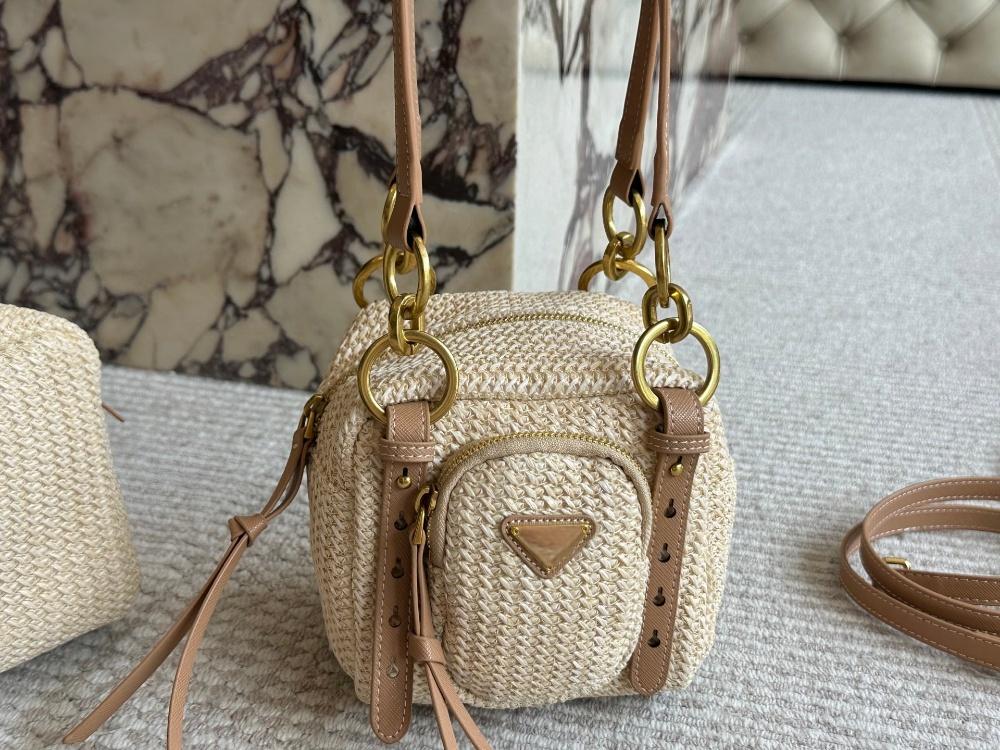 2025 New Commuter Handheld Woven Bag Women's Versatile Small Square Bag Texture Popular Single Shoulder Crossbody Bag