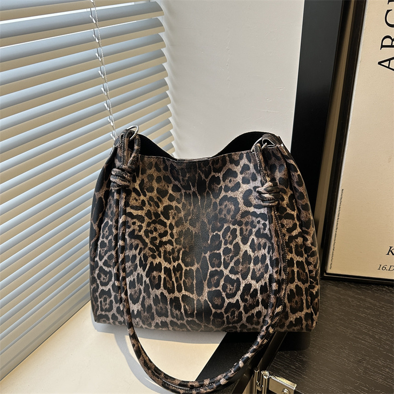 Free Delivery Designer Bag Large Capacity Large 2025 Winter New Stylish Korean Version Textured Shoulder Class Commuting Tote Bag For Women