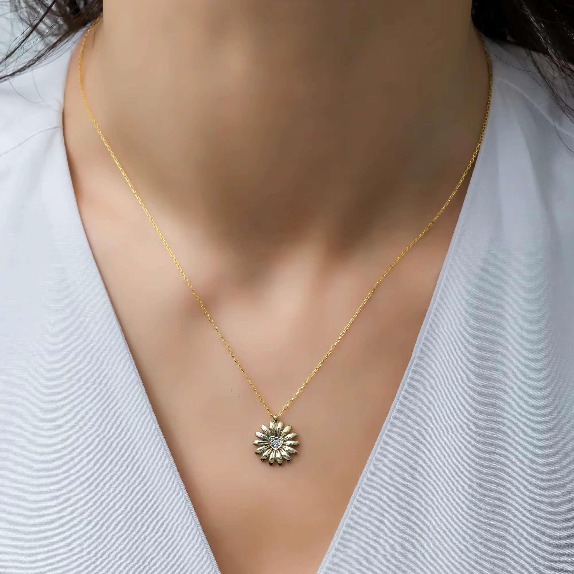 pure sier daisy pendant necklace paired with zircon stone female gift