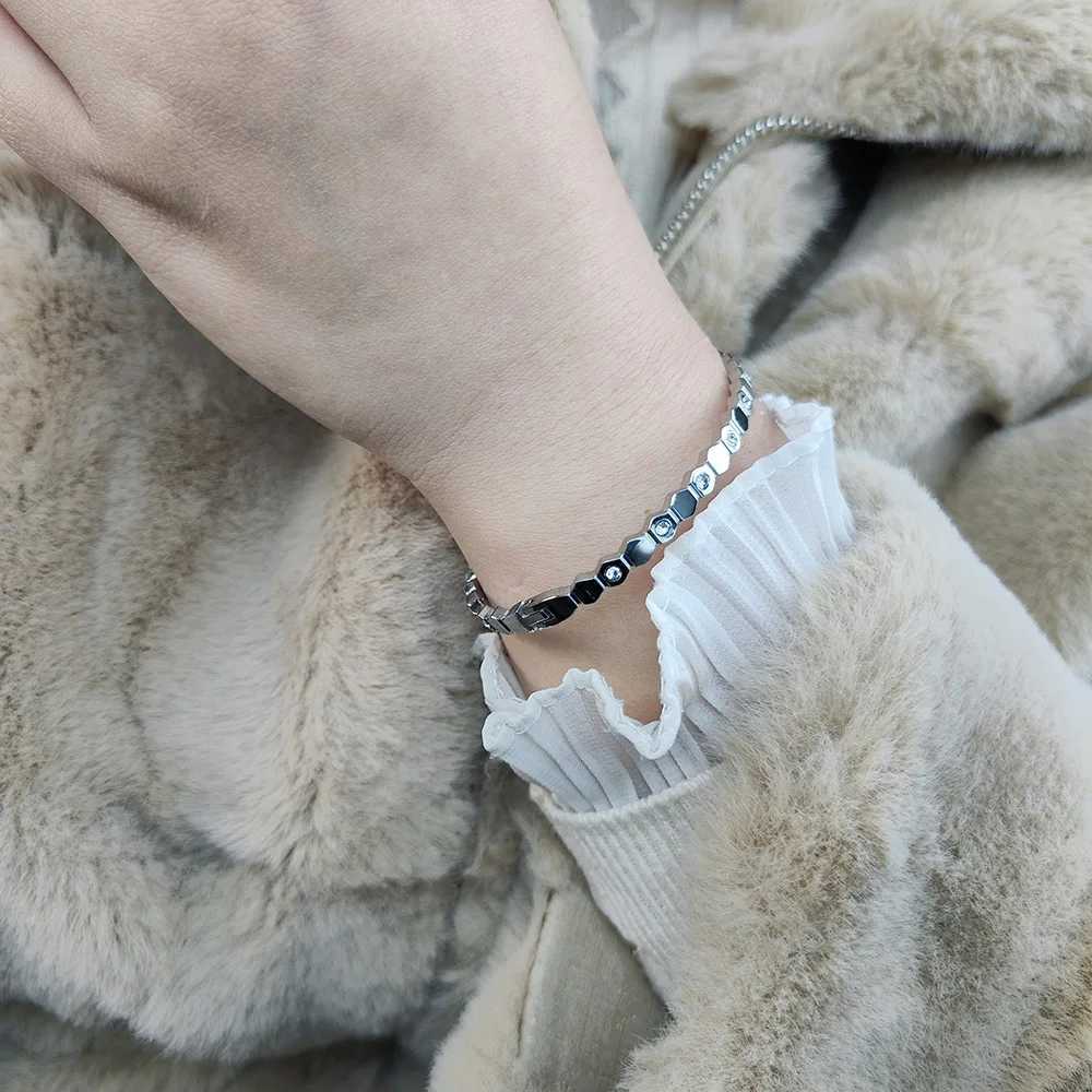 New Gold Plated Stainless Steel Honeycomb Zircon Hexagon Bracelet for Women Wedding Party JewelryXJ250513