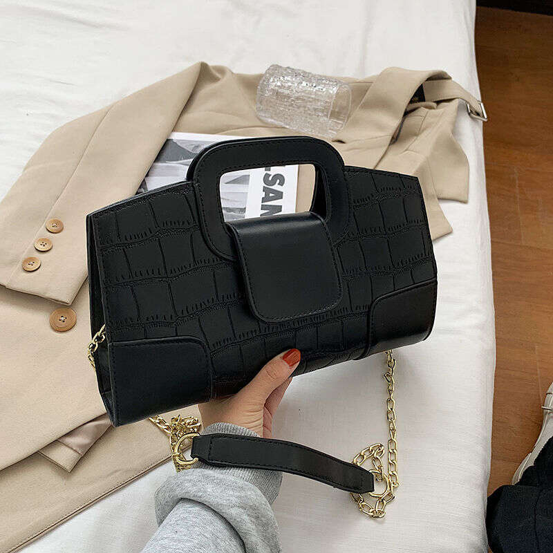 leather niche design women's 2025 trendy chain crossbody bag versatile ins handheld small square bag