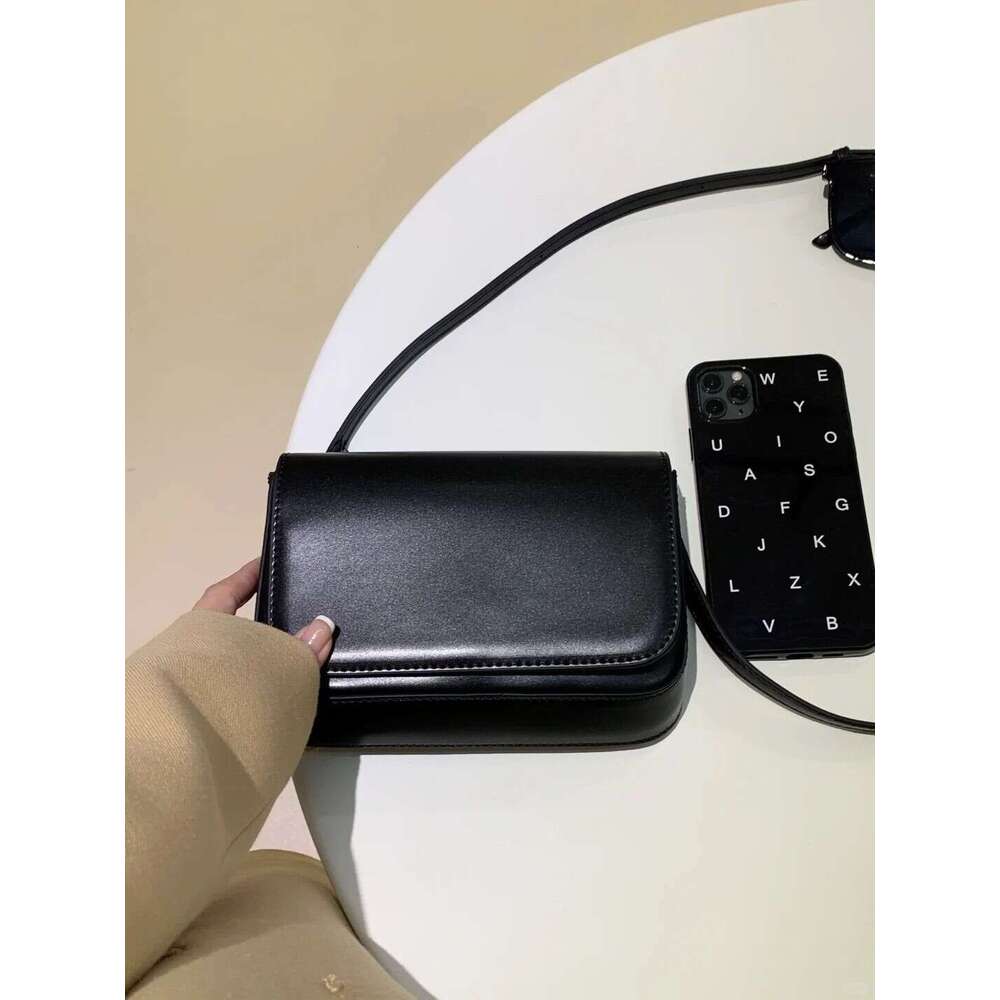 women 2025 new shiny leather high-end mobile phone, one shoulder exquisite outdoor tofu bag