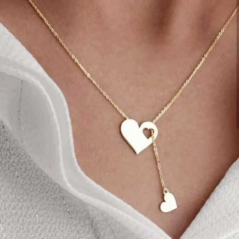 Simple Love Necklace for Women, Fashionable, Personalized, Creative, Hollow Heart shaped Crescent Pendant Necklace, Star Clavicle