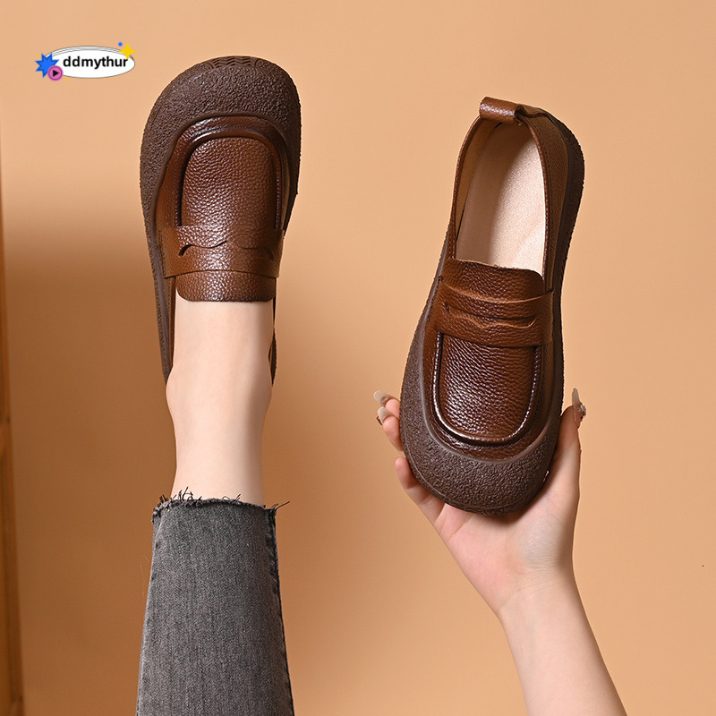 Spring women's 2025 new one foot kick big toe layer cowhide flat bottom mother's thick sole casual shoes for women ddmythur