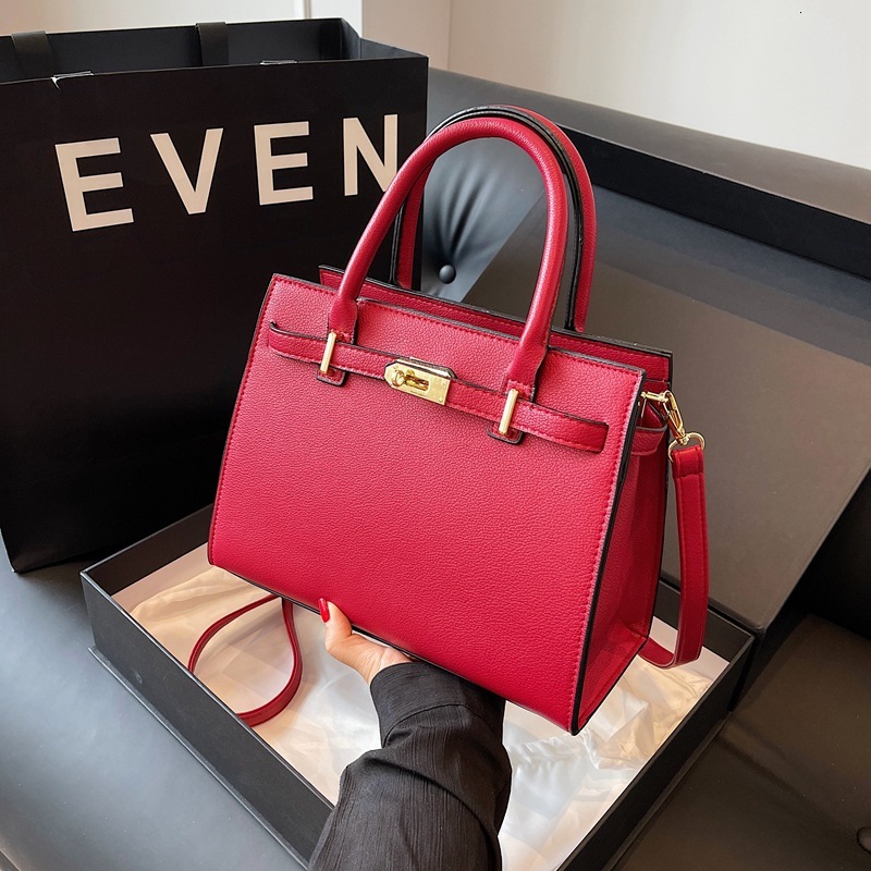 Top Quality Brand High Quality New Style Free Delivery Designer Bag Premium Large Capacity 2025 Red Wedding Handheld Bridal New Chinese Cross Shoulder