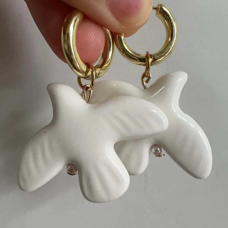 Fashion Metal Geometric Round Ear Hoop White Peace Dove Earrings For Women European American Style Personality Jewelry Gift Y250510