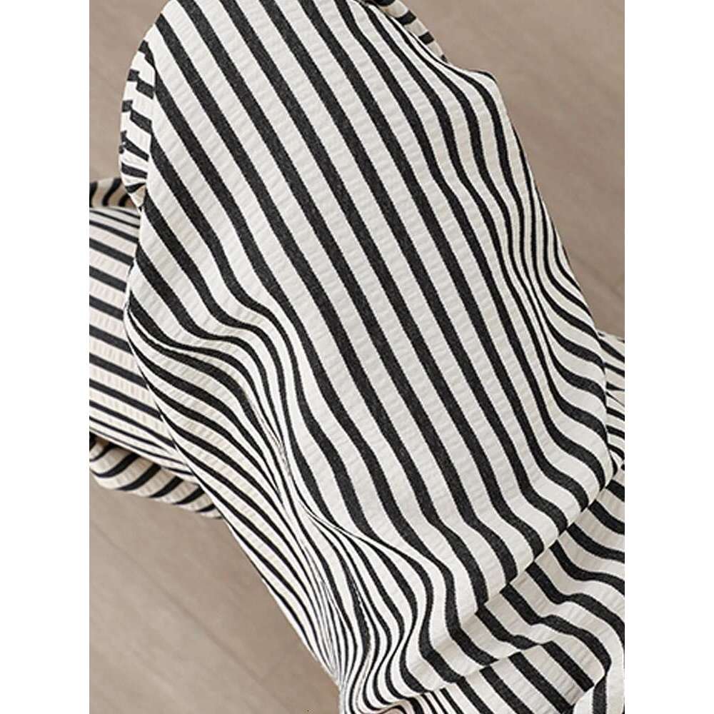 Women's Vertical Striped Comfortable Breathable Elastic Waist Belted Daily Wear Casual Tapered Crop Pants With Pockets