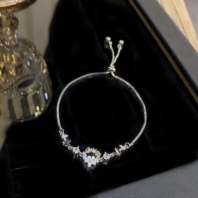 Korean Style Pearl Bracelet with Zirconia, Heart-Shaped & Bow Design - Elegant and Versatile Women's Jewelry, Perfect for Any Occasion