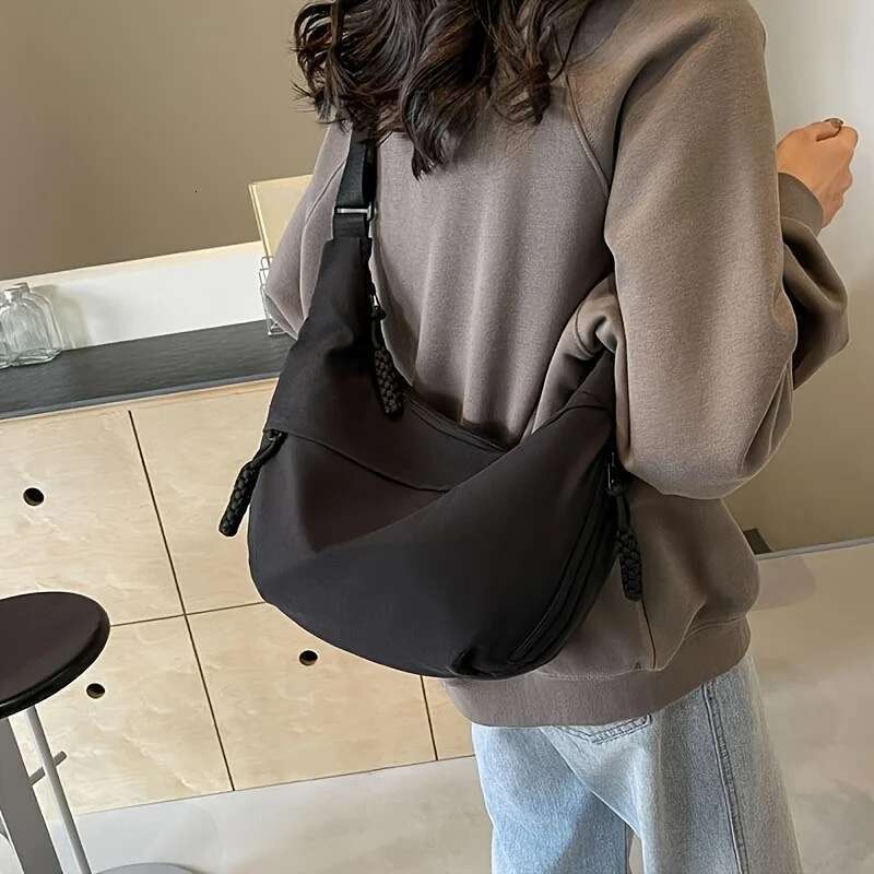 Fashion All-Match Shoulder Messenger Bag, Large Capacity Daily Commuting Sports Leisure Dumpling Underarm Bag