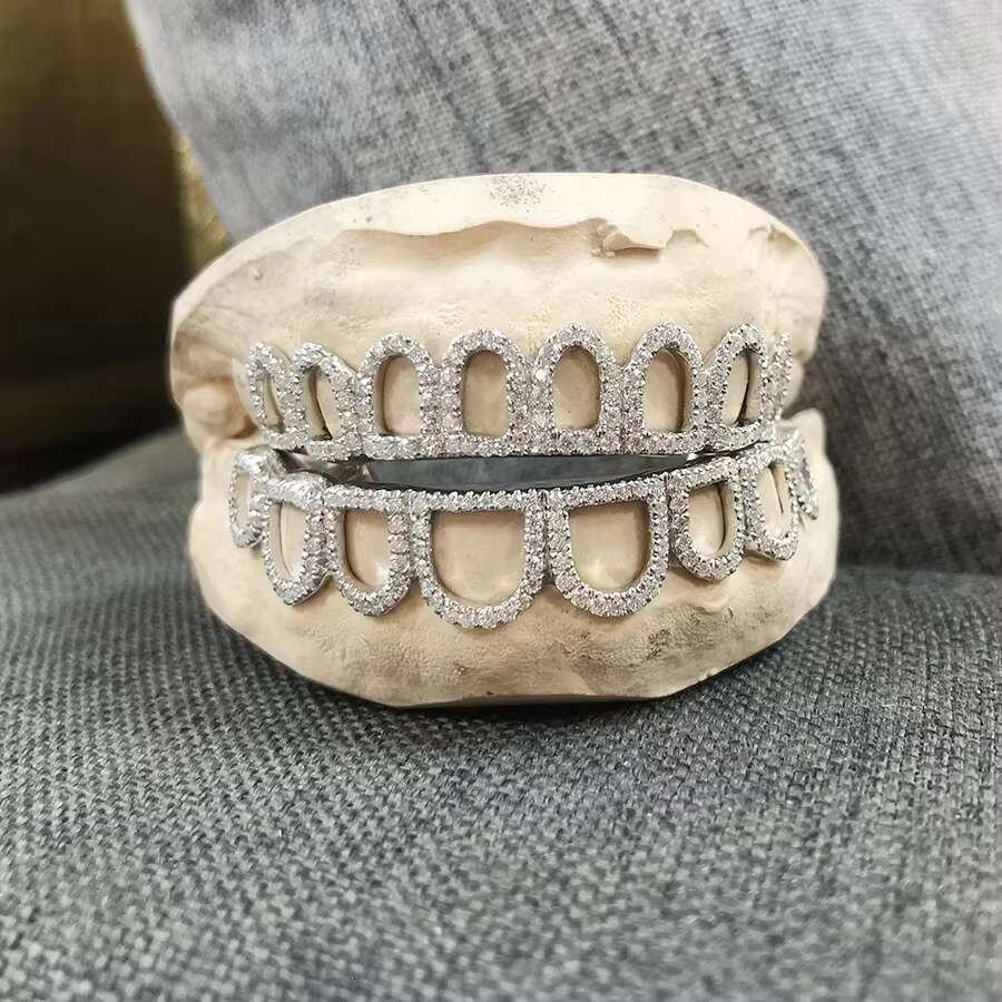 Custom Top 8 Bottom 8 Iced Out Grillz S925 Silver with Gold Plated Hip Hop Hand Setting Vvs Moissanite Diamond Mens Jewelry