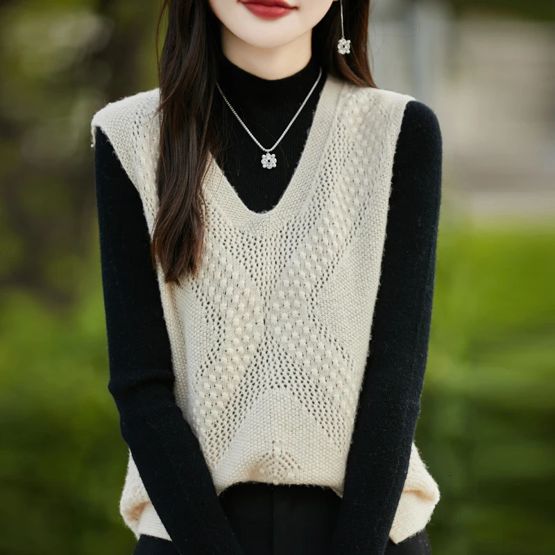 2024 Autumn And Winter Vneck Vest Womens Hollow Sexy Loose Knit Sweater Fashionable Versatile Tshirt NJR459 250506