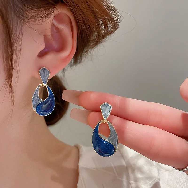 Vintage Blue Enamel Water-Drop Dangle Earrings for Women Elegant Geometric Hollow Drop Earring Wedding Party Jewelry Accessories Y250510
