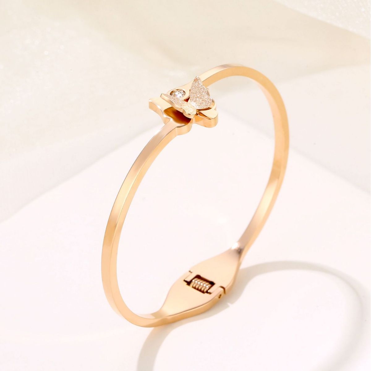 Fashion Gold-Plated Butterfly Open Bangle with Zircon, Non-Fading Stainless Steel, Matte Finish, Perfect Women's Bracelet Wholesale