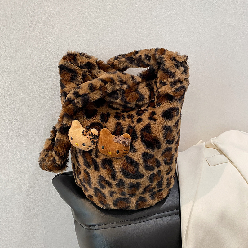 Style Free Delivery Designer Bag Winter Leopard Print Plush For Women 2025 New Fashionable Hand Held Bucket Bag High End Korean Version Single Shoulde