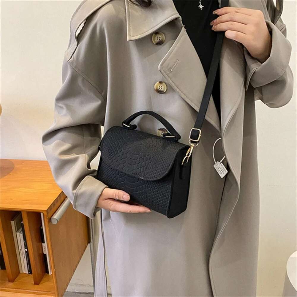 ddmy Felt Crossbody Fashion Bags for Women Armpit Popular Crocodile Emed Handbag Small Square Retro Shoulder Bag Gifts