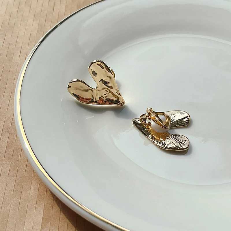 Korean Design Sense Concave Convex Uneven Gold Heart Clip on Earrings Fashion Unusual Accessories for Womens Party Jewelry Y250510