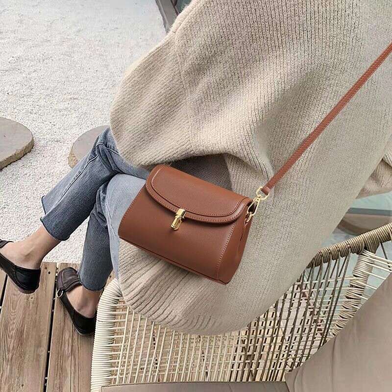 leather women's 2025 new crossbody versatile and niche Instagram fashion shoulder bag internet famous small square bag