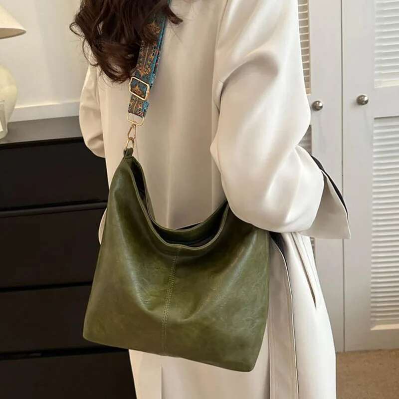 Vintage Solid Color PU Leather Women Fashion Shoulder Sling High-Capacity Simple Wide Strap Bucket Crossbody Bag Commuting