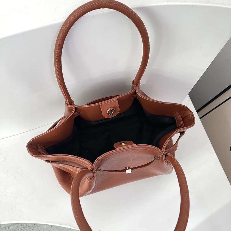 Tote Bag Women With A High-End Feel, Unique Design, Large Capacity, Retro Style For Commuting And Carrying.