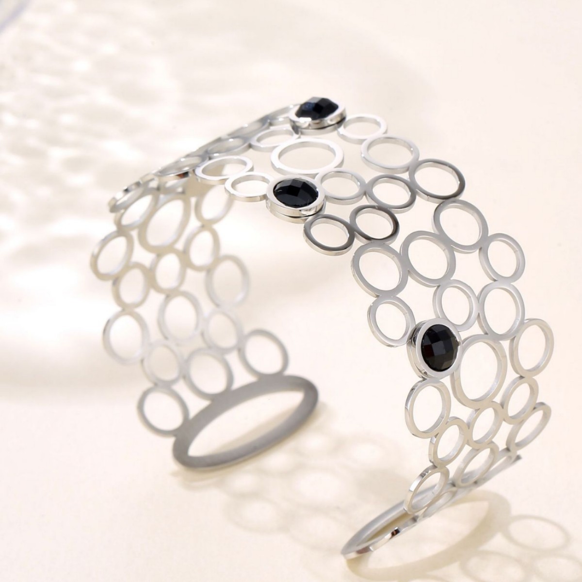 Elegant 18K Gold-Plated Hollow Cuff Bracelet, Retro and Fashionable Design, Unique Statement Piece for Women