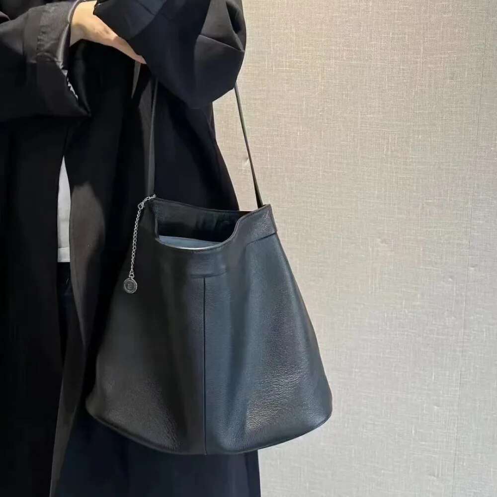 VOAETEC Niche Design High Sense Tote Lazy Wind Bucket Leather Suede Underarm Shoulder Bag Large Capacity Casual Versatile