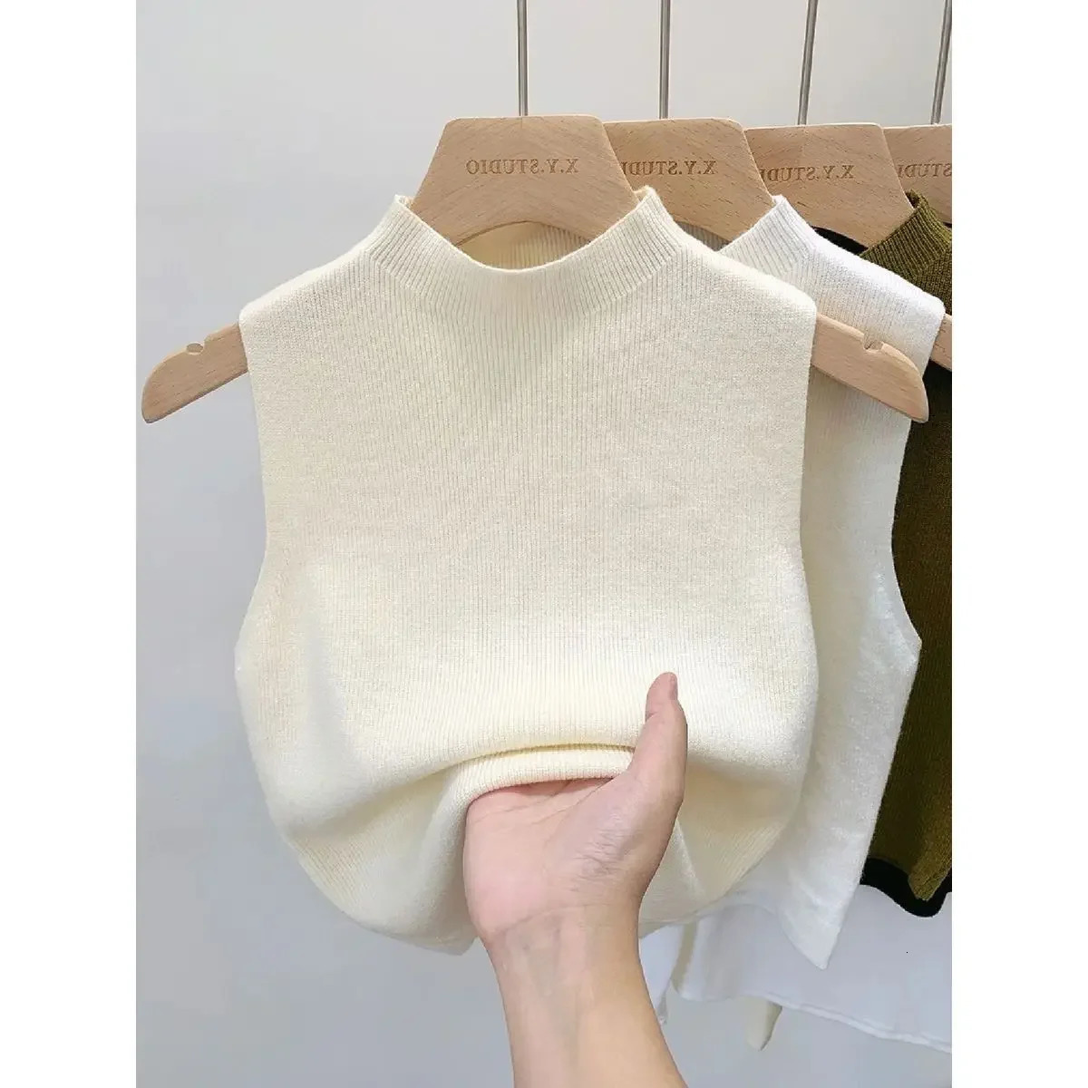 Womens knitted Y2K vest ultrathin sweater for summer and autumn short sleeved solid spring zipper tight fitting tube top 250506
