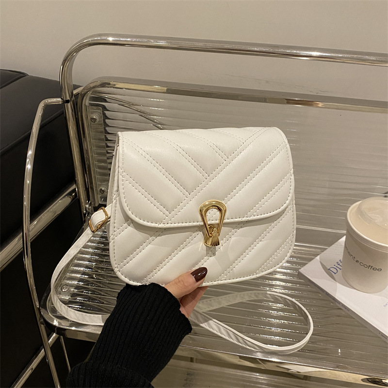 Free Delivery Designer Bag 2025 Women's Small Square Fashion Embroidery Thread Trendy Shoulder Hardware Lock Chain Crossbody Saddle Bag Luxury Ba