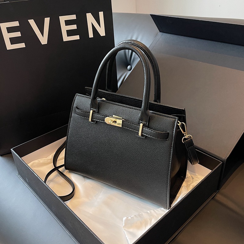 Top Quality Brand High Quality New Style Free Delivery Designer Bag Premium Large Capacity 2025 Red Wedding Handheld Bridal New Chinese Cross Shoulder