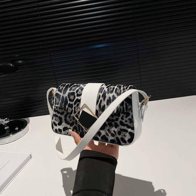 High Quality New Free Designer Bag Korean Version Fashionable Niche Single Shoulder Sloping Body 2025 New Fashionable Leopard Print Underarm Small Squ
