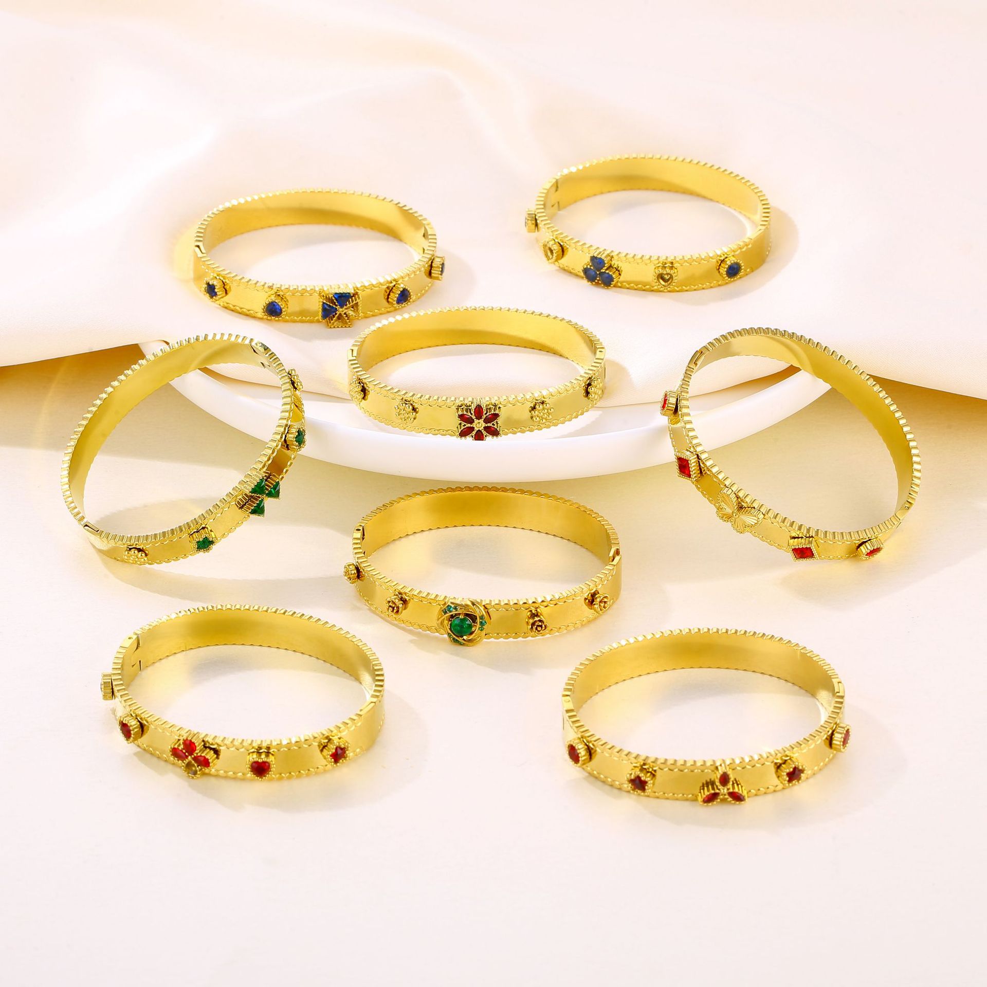 New Fashionable Simple Titanium Steel 18K Gold Waterproof Colorful Zircon Bracelet for Women, Color Retention and Versatile