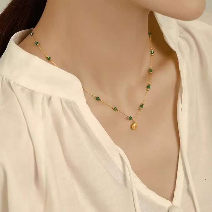 Fashionable women's jewelry gold-plated fashionable stainless steel shell pendant necklace
