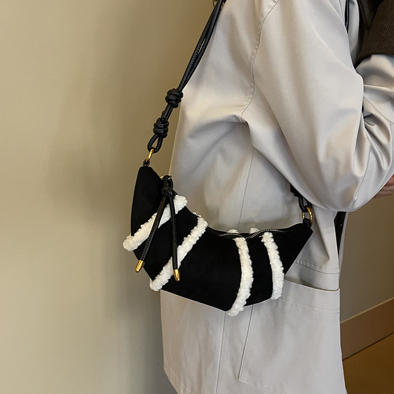 Autumn and Winter Melad Matte Plush Small for Women 2025 New Style Bull Horn Versatile Crossbody Dumpling Bag
