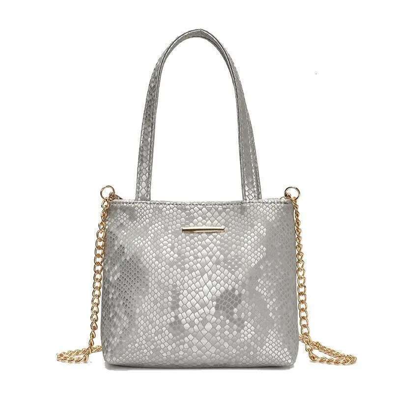 2025New European and American Fashion Market Tote - Artisan-Crafted Giant Capacity Bag With Adjustable Crossbody, Retro Boho Styling
