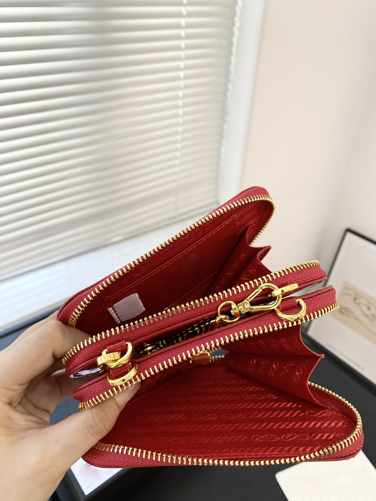 2025 New High Beauty Mini Lipstick Bag, Women's Fashion Triangle Shoulder Bag, Cross Shoulder Chain Bag, Decorative Bag, Small Wallet