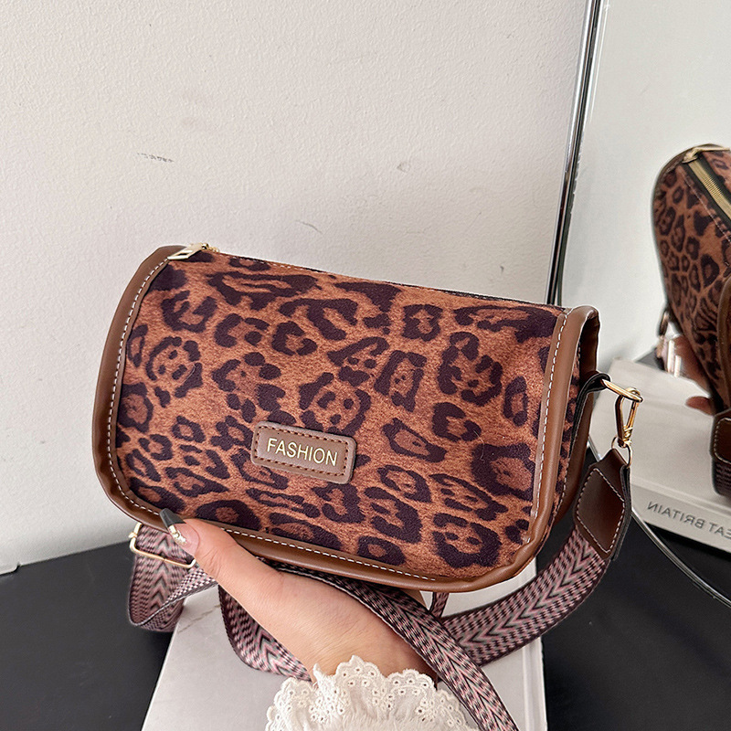 Free Delivery Designer Bag Bag For Women 2025 New Solid Color Texture Single Shoulder Pillow Niche And Versatile Crossbody Winter Small Square Luxury 
