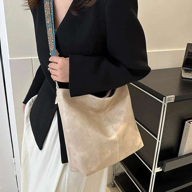 Vintage Solid Color PU Leather Women Fashion Shoulder Sling High-Capacity Simple Wide Strap Bucket Crossbody Bag Commuting