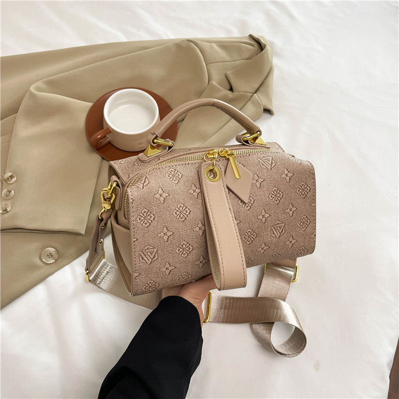 Women's new style of fashionable old flower handbag with Boston pillow bag cross-body bag