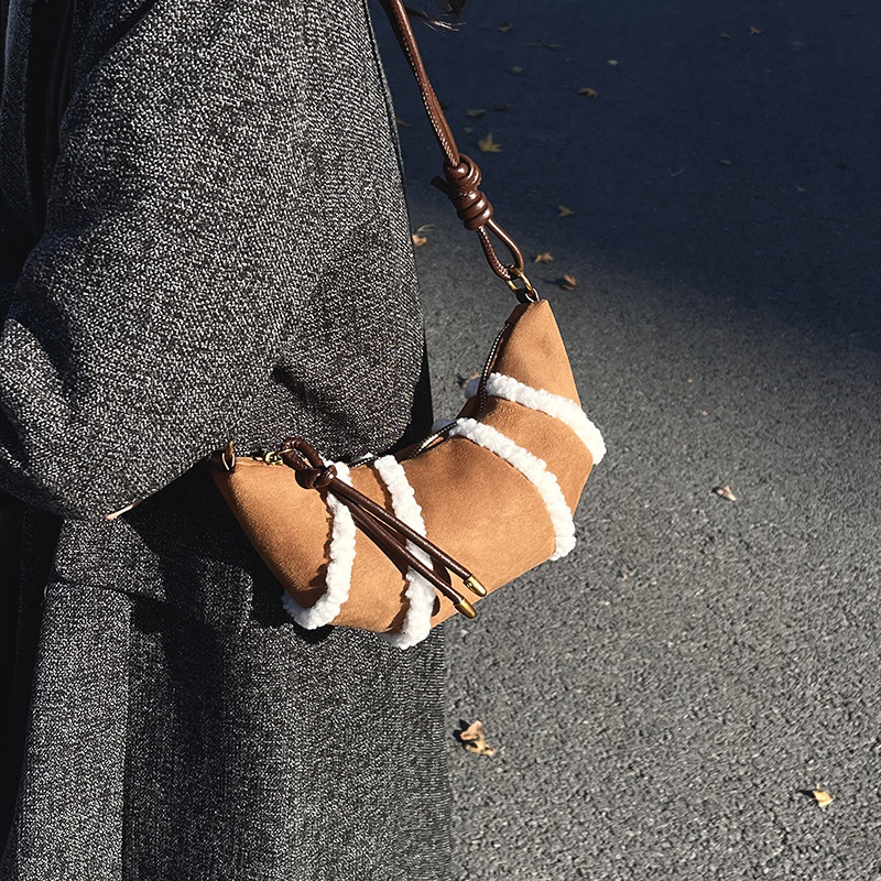 Autumn and Winter Melad Matte Plush Small for Women 2025 New Style Bull Horn Versatile Crossbody Dumpling Bag