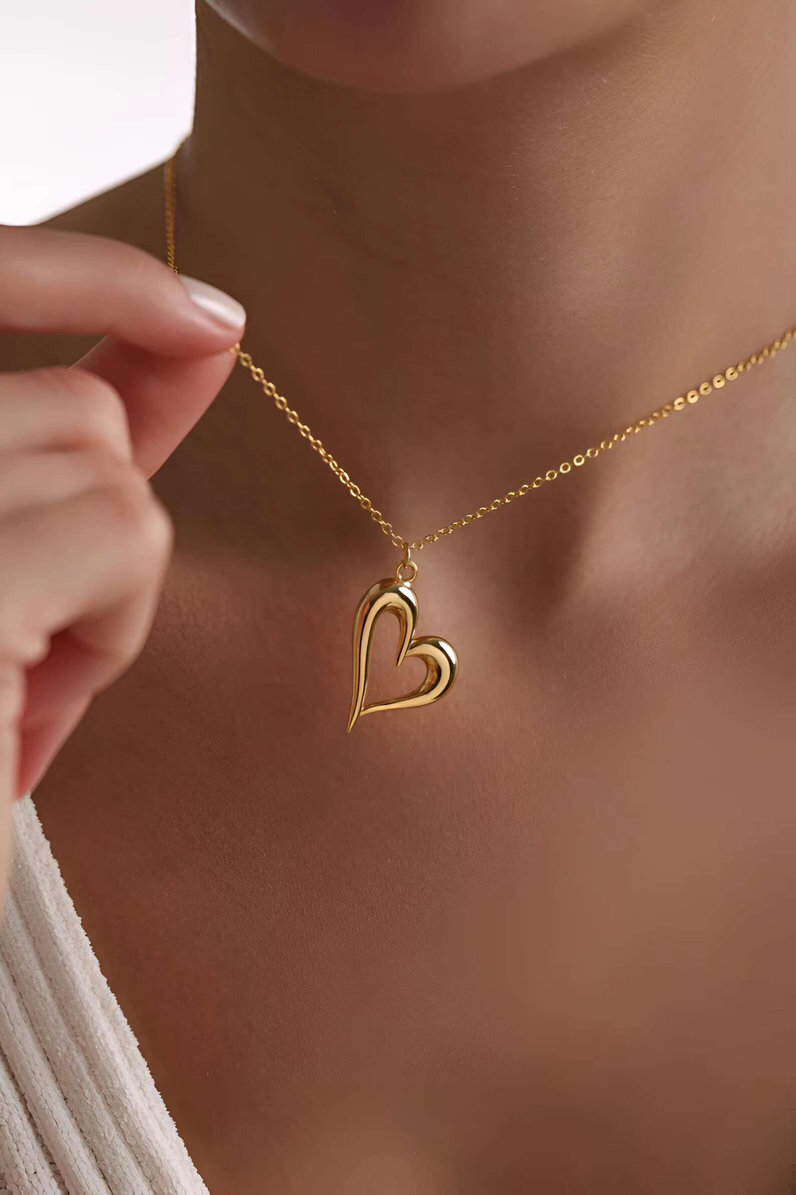 Pandand Gold Plated Heart Shaped Fashion Pendant Necklace