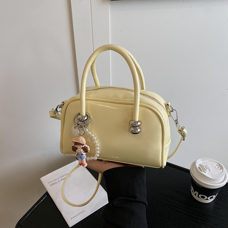 High end niche design small square for women 2025 summer new fashion handbag commuting simple shoulder bag