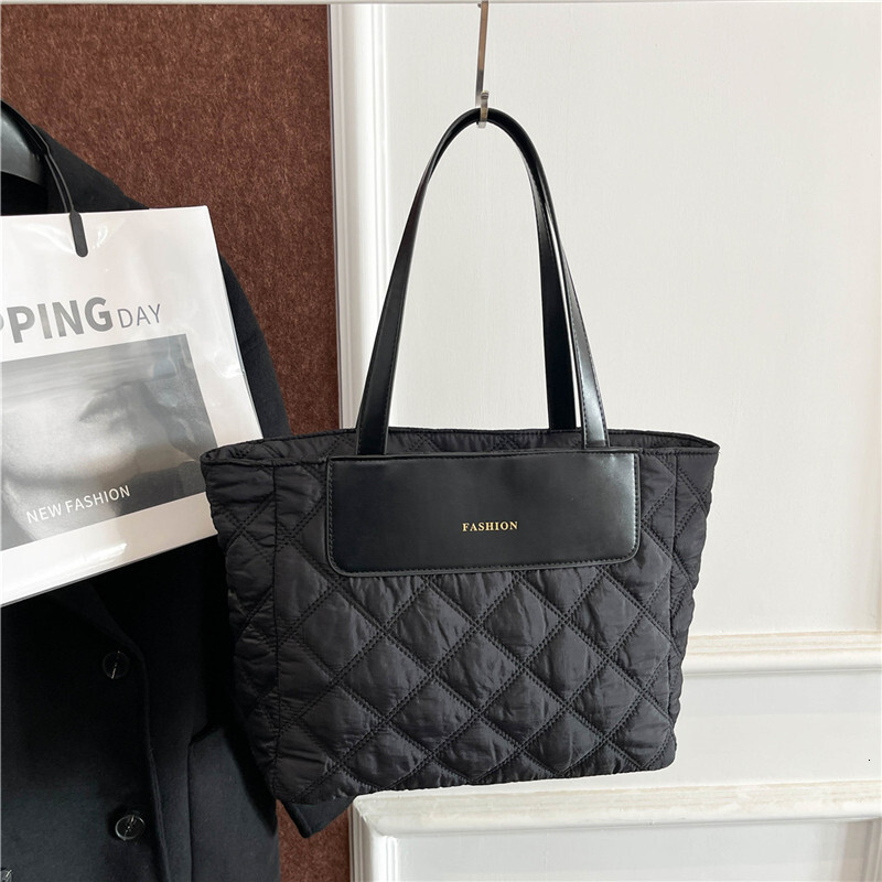 New Style Free Delivery Designer Bag Autumn And Winter Large Capacity Class Commuting High End Tote Women's New Down Texture Niche Versatile Sing