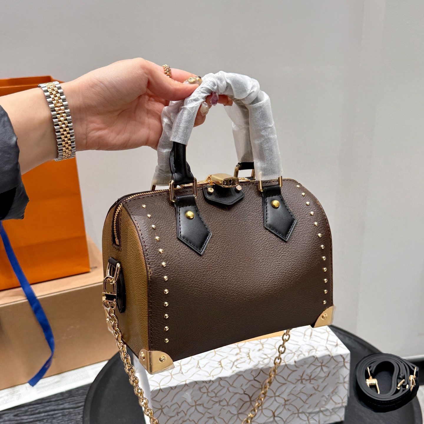 2025 Brand Designer Shoulder Bag for Women Studded Colorblock Handbag with Handle Chain and Strap Yuki034