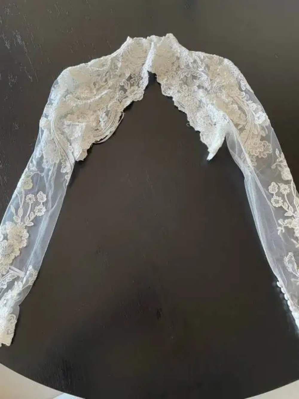 Designer White Bride Wrap Appliques Lace O Neck Elegant Bridal Jacket Sexy Backless Wedding Accessories Customized