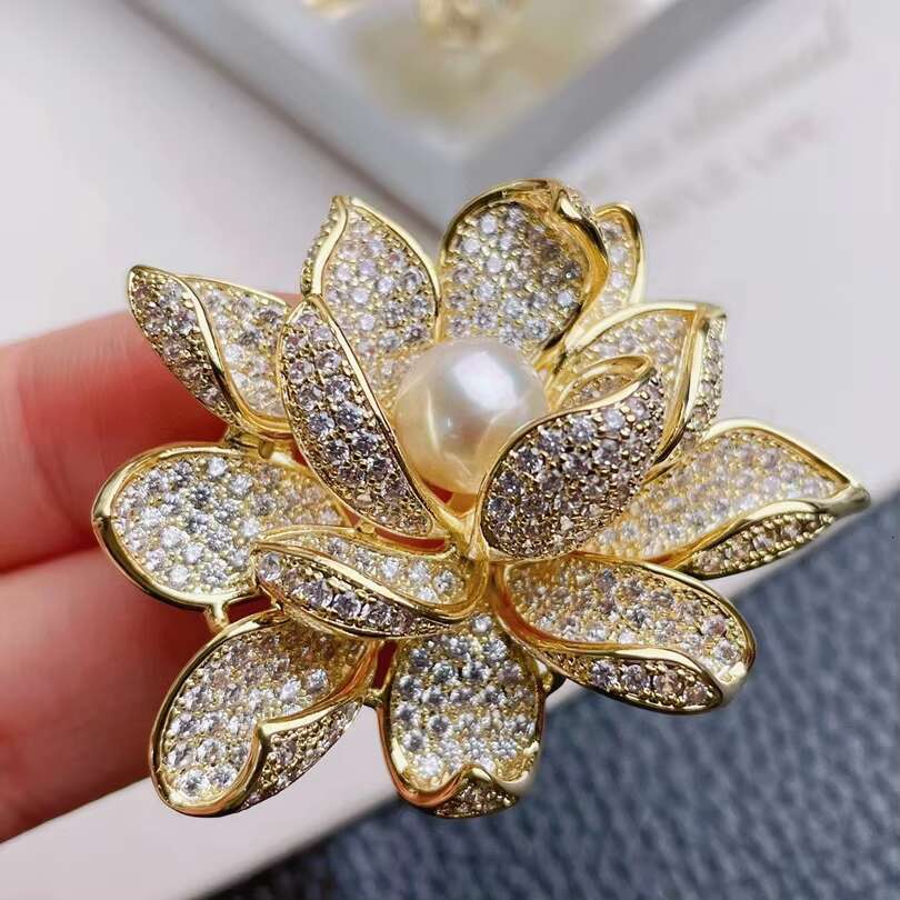 Women Brooch Jewelry Inspired Designer Brooches and Pins Custom Rhinestone Fashion Men Gift Silver Gold Party Stone Wedding