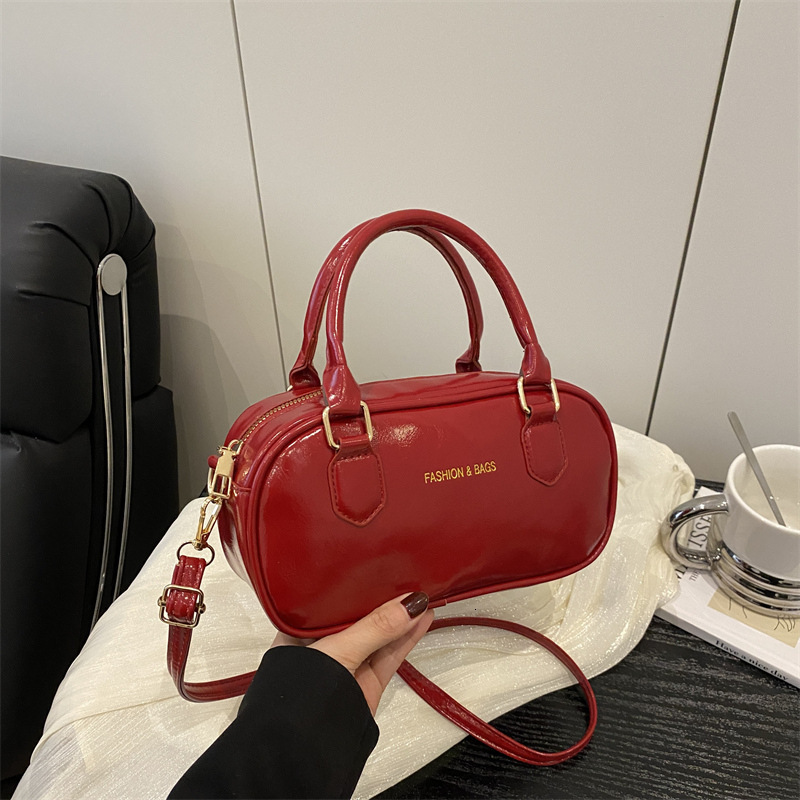 High end hand-held pillow women's 2025 summer new light luxury versatile shoulder internet famous trendy crossbody bag