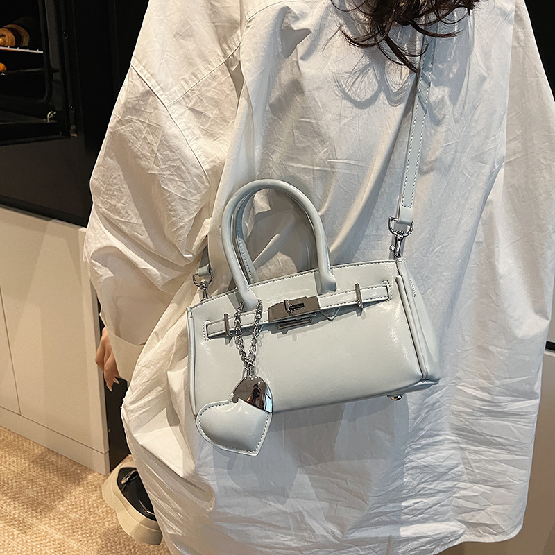 2025 summer new niche design handbag fashionable commuting shoulder crossbody high-end sense bag