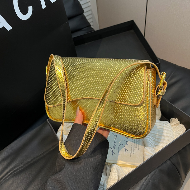 Designer Pack Versatile Soft Leather Handbag New Fashionable Single Shoulder Crossbody Personalized Korean Edition Snake Pattern Small Square Bag Free