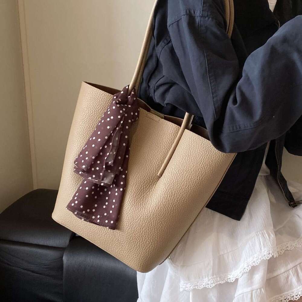 Large capacity tote bag for women in the spring of 2025, trendy and simple one shoulder underarm bag, popular among internet celebrities
