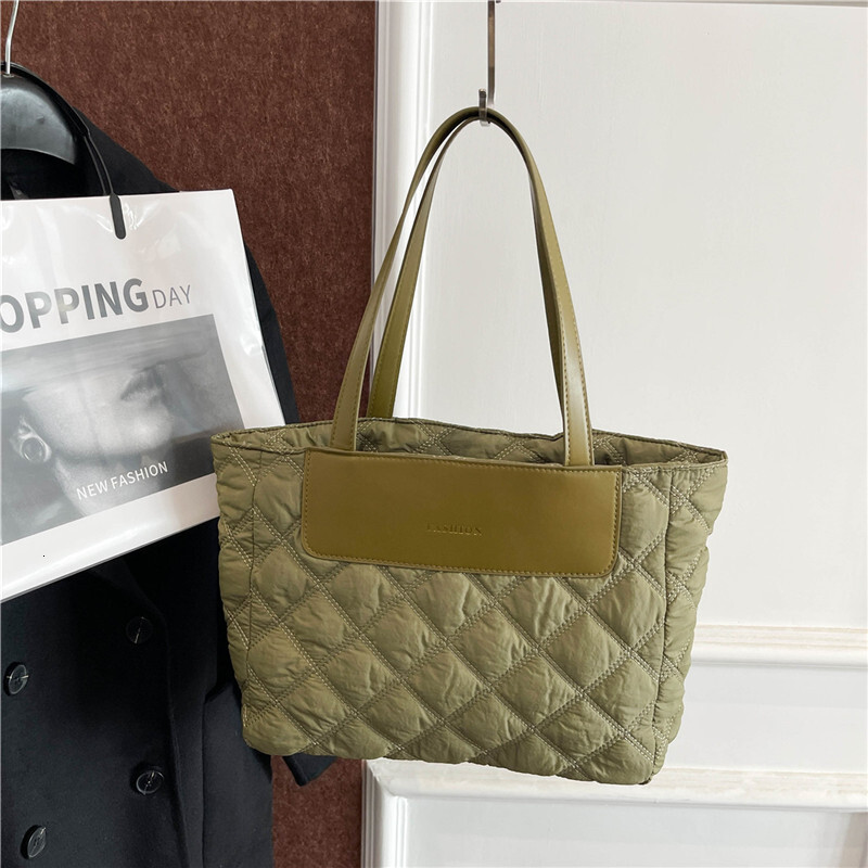 New Style Free Delivery Designer Bag Autumn And Winter Large Capacity Class Commuting High End Tote Women's New Down Texture Niche Versatile Sing