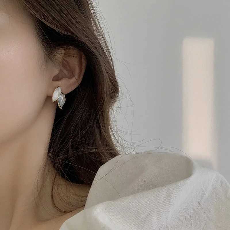Sweet Leaf Stud Earrings For Women Fresh Blue And White Plant Ear Stud Exquisite Metal Style Earrings Elegant Jewelry Gift Y250510